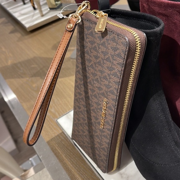 Michael Kors Jet Set Travel Large Travel CONTINENTAL wallet-wristlet-phoneholder - Picture 2 of 16